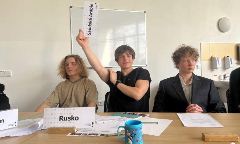 staň se diplomatem