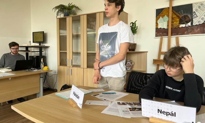 staň se diplomatem